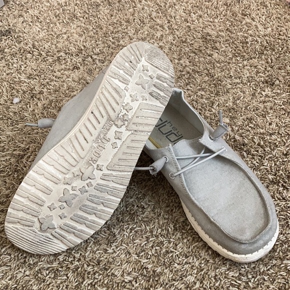 Hey dudes Size 10 they have only been used once - Picture 2 of 2